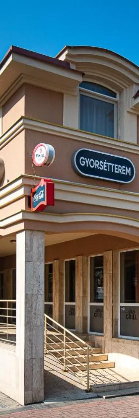 City Panzió，位于索尔沃什的酒店
