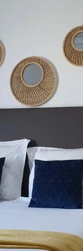 Hôtel L'Alsace-Gare sncf，位于纳博讷的酒店