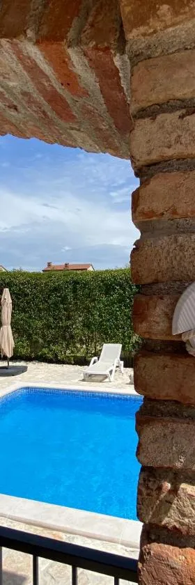 Paradise Villa Cassonni Istria 4 Stars，位于Butkovići的酒店
