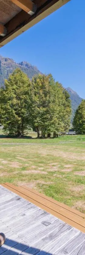 Eglinton Valley Camp，位于Te Anau Downs的酒店