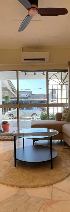 Jenjarom Modern Homestay，位于Jenjarum的酒店