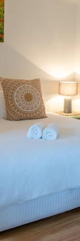 Bower On Becket - Couples Retreat，位于莱伊的酒店