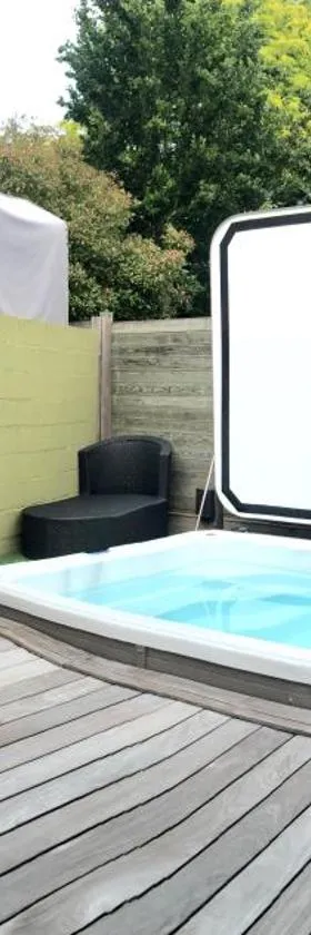Vakantiehuis wellness Oase，位于隆德泽尔的酒店