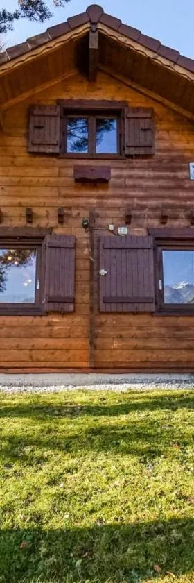 Le Chalet Bonheur，位于Lathuile的酒店