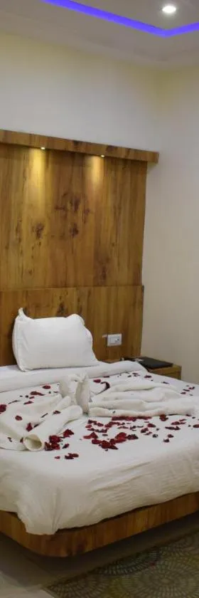HOTEL THE HILLS，位于Ambikāpur的酒店