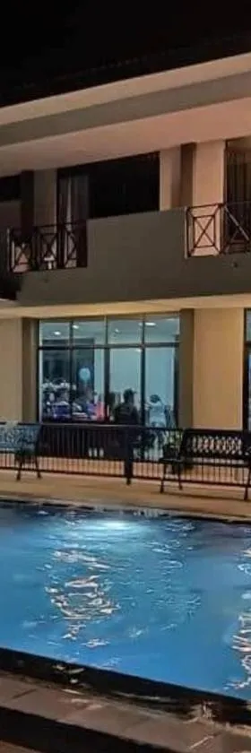 DLAYARAN HOTEL & CAFE，位于瓜拉弄宾的酒店