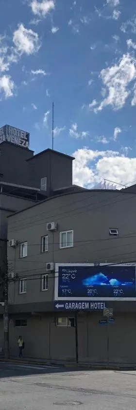 Hotel Veneza，位于布吕斯克的酒店
