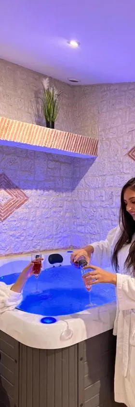 Suite Privative Jacuzzi Sauna de la Villa Del Castagnol，位于圣耐克森的酒店