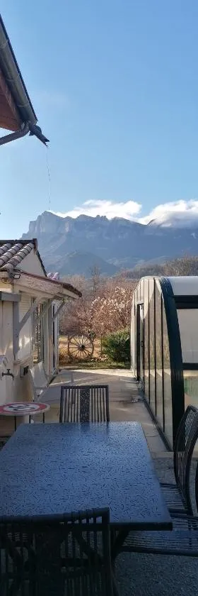 Chambre familiale "le pêcher"，位于Saillans的酒店
