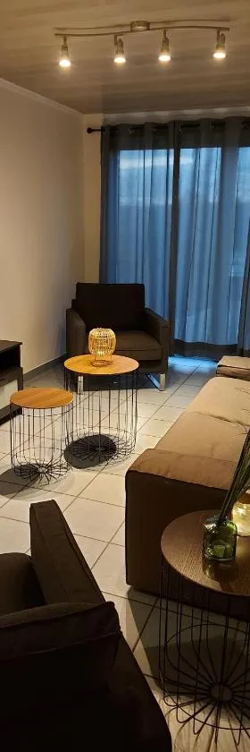 appartement rdc plein centre avec terrasse，位于维塞的酒店