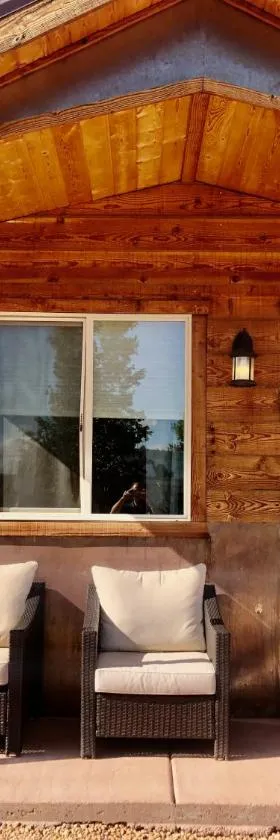 Mountain Ridge Cabins & Lodging Between Bryce and Zion National Park，位于哈奇的酒店