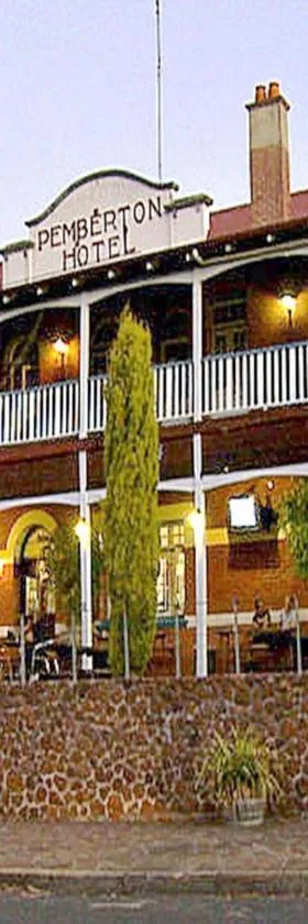 The Pemberton Hotel，位于彭伯顿的酒店