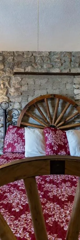 The Historic Leakey Inn，位于Leakey的酒店