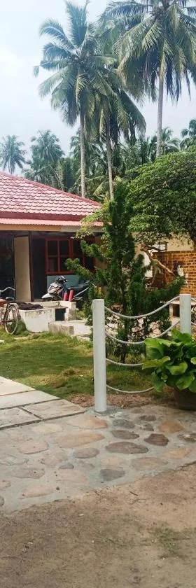 Salty Dog Hostel，位于Telukdalam的酒店