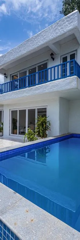 SaffronStays Kairos Athena, Karjat - Greek style pool villa near Camp Max，位于卡尔贾特的酒店