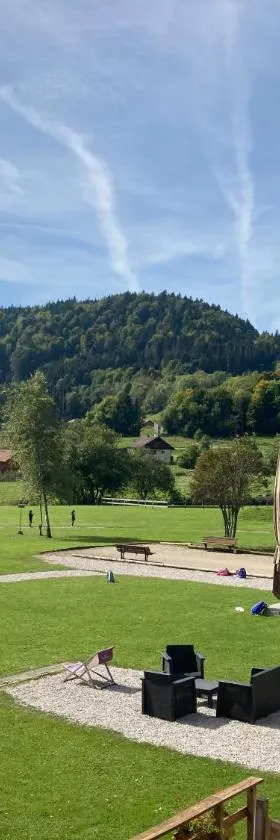 Village Club Les Cîmes du Léman-Neaclub，位于Habère-Poche的酒店