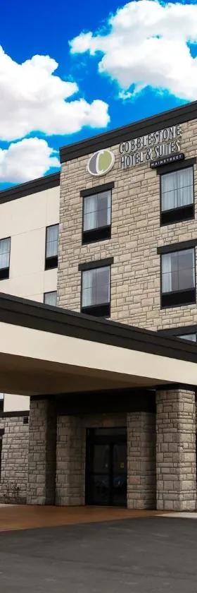 Cobblestone Hotel & Suites - Two Rivers，位于Two Rivers的酒店