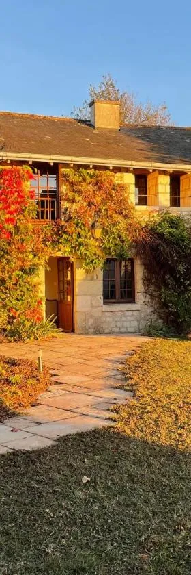 Le Cottage d'Eleanor gîte de charme avec spa Jacuzzi privé，位于马尔赛的酒店