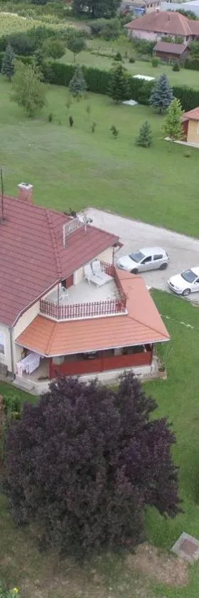 Vadvirág vendégház，位于伦蒂的酒店