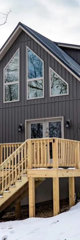 NEW!! House Near Raystown Lake in Peaceful Wooded Area，位于亨丁顿的酒店