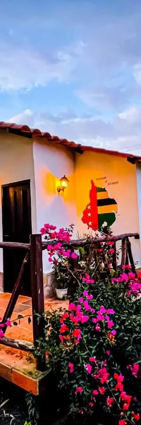 Parador La Mesa Redonda Hotel y Glamping，位于洛斯桑托斯的酒店