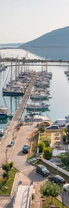 Ianos Bay，位于雷夫卡达镇的酒店
