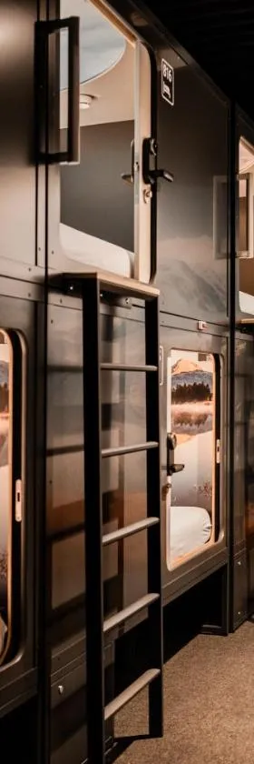 Capsule Hotel - Zurich Airport，位于克洛滕的酒店