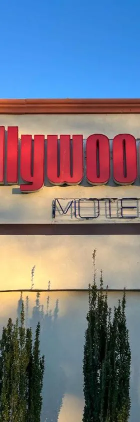 Hollywood Motel，位于法明代尔的酒店