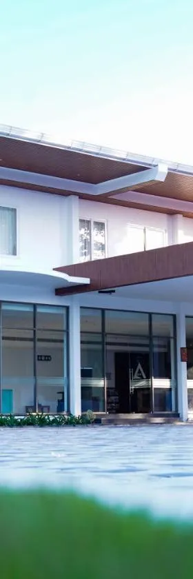 ARK HOTEL AND CONVENTION CENTRE，位于Mundūr的酒店