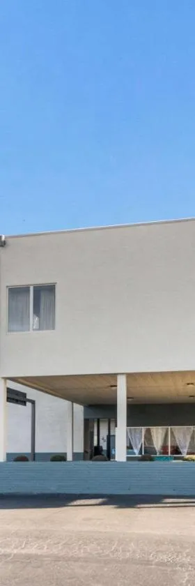 Quality Inn - On The Lake Clarksville-Boydton，位于Clarksville的酒店