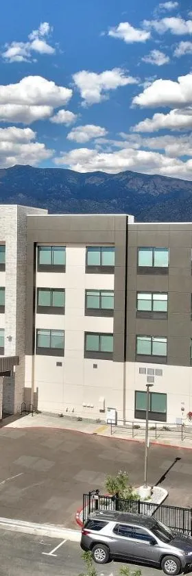 Holiday Inn Express & Suites - Albuquerque East by IHG，位于阿尔伯克基的酒店