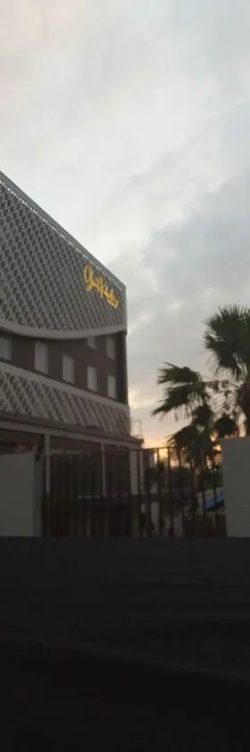 Grand Kolopaking Hotel，位于Kebumen的酒店