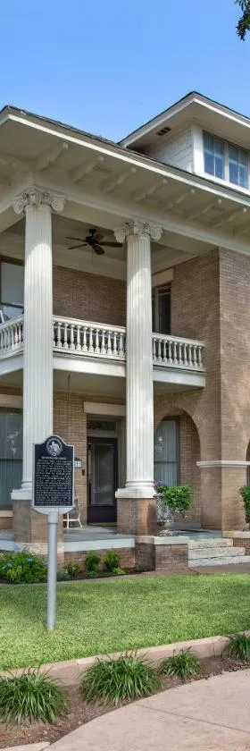 Katy House Bed and Breakfast，位于Smithville的酒店