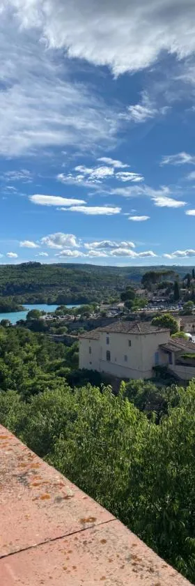 La maison du Château，位于韦尔东的埃斯帕隆的酒店