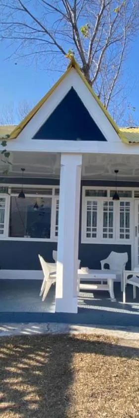 BELLE VUE COTTAGES，位于Kūd的酒店
