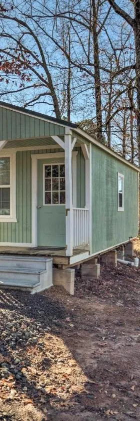 Sunny Catfish Cabin with Views of Toledo Bend，位于Alliance的酒店