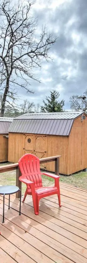 Pet-Friendly Jefferson Retreat Less Than 1 Mi to Lake!，位于Jefferson的酒店