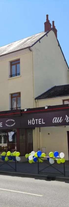 Logis hôtel Au Relais Nivernais，位于讷韦尔的酒店