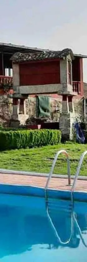 ALOJAMIENTO ENTERO CON PISCINA Y JARDIN.，位于奥伦塞的酒店