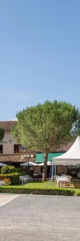 Logis Hôtel et Restaurant La Bombardière，位于Cuq-Toulza的酒店