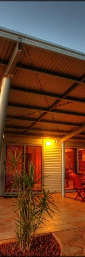 萨姆森海滩小屋别墅，位于Point Samson的酒店