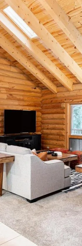 Iconic Log Cabin Escape - Idaho Springs - Hot Tub，位于爱达荷斯普林斯的酒店