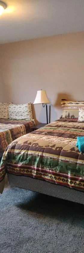 Rena's Bed and Breakfast，位于Richards Trailer Court的酒店