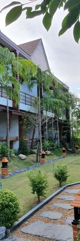 Merry Spa & Resort，位于Ban Khok Lo的酒店