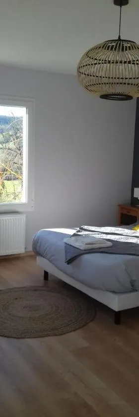 Agréable chambre meublée, vue sur la vallée de l'Auxois，位于Villy-en-Auxois的酒店