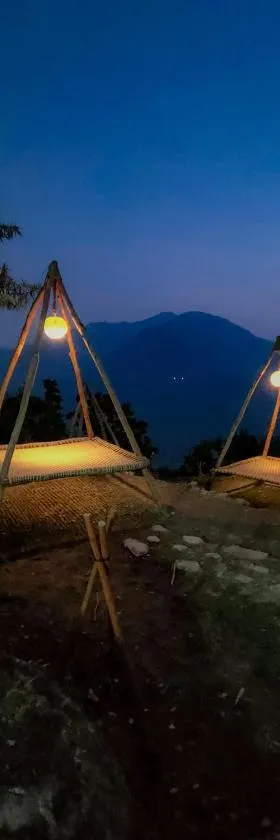 Neerville Waterfall Glamping- Neer waterfall，位于Shivpuri的酒店