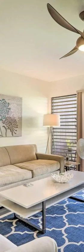 Lush Molokai Island Oasis with Private Pool and Beach!，位于考纳卡凯的酒店