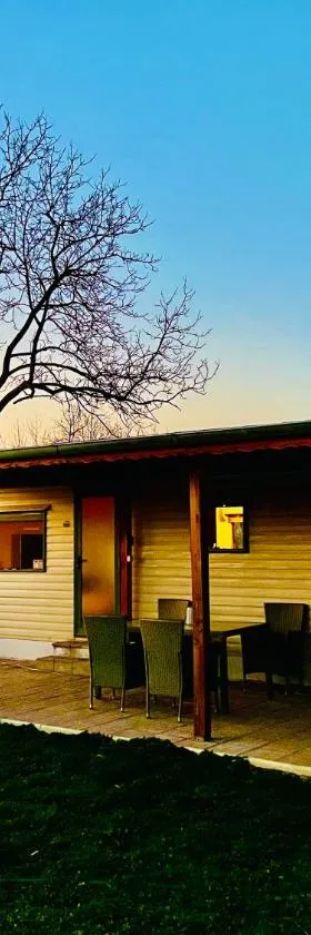 Caravans 10 min to Tsonevo Lake & 35 min to Black Sea，位于Tsonevo的酒店