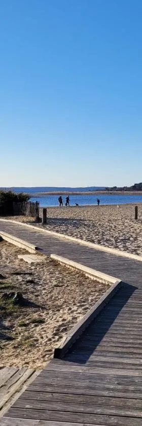 Mobil Home Plage Lac Parentis/Biscarosse，位于波讷地区帕朗提的酒店