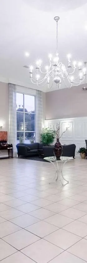 Suburban Studios Williamsburg Central，位于威廉斯堡的酒店